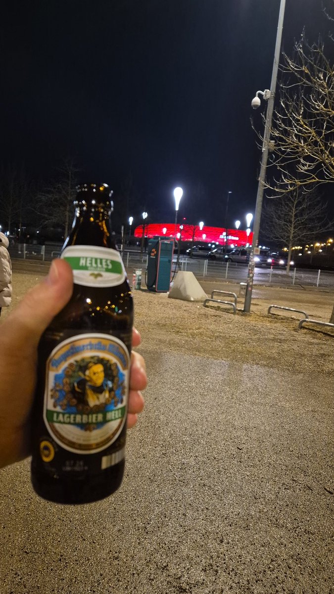 Joergemann's tweet image. #Prost🍻  Ihr Säcke 
#Stadiongeruch #FCBRBL #DFBPokal