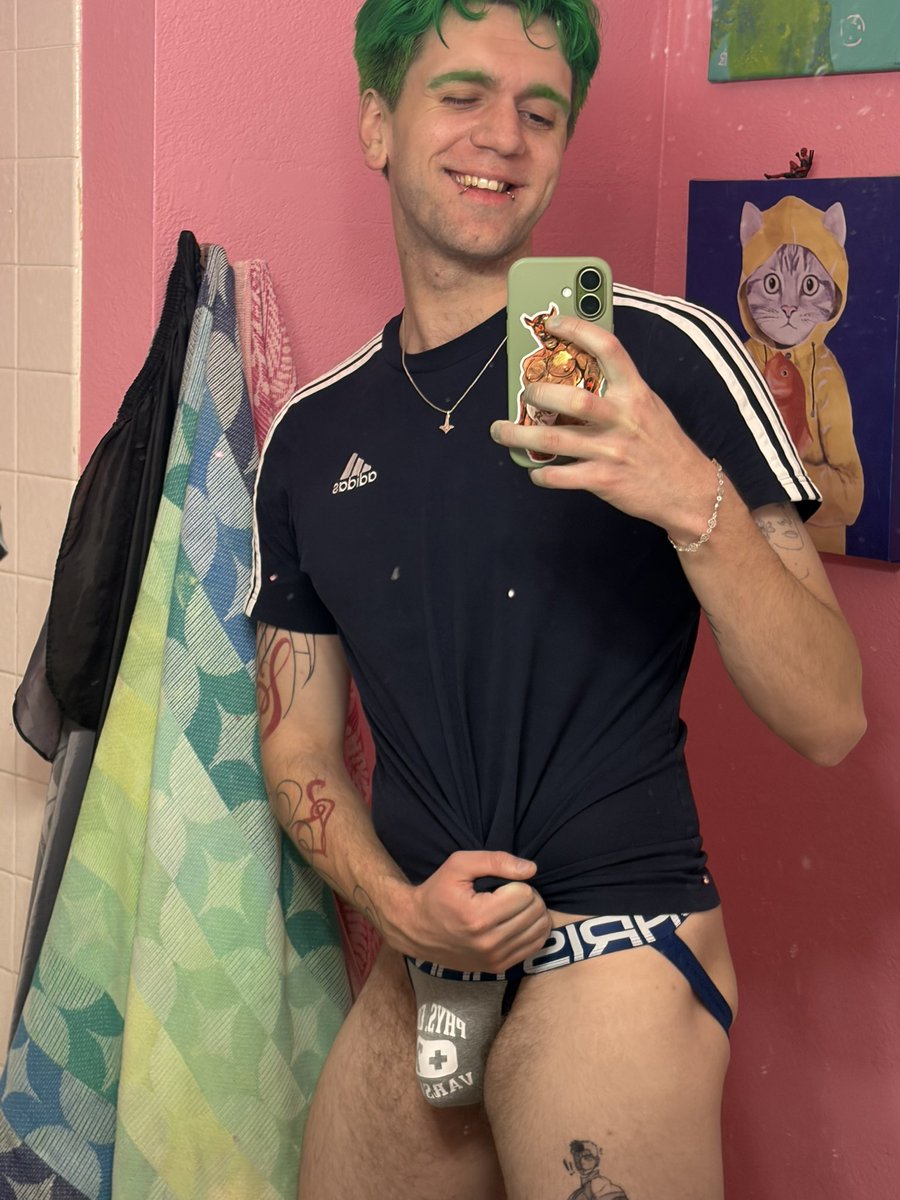 lowkeydisturbed's tweet photo. My outfit always matching even if no ones else sees it https://t.co/DGf5uTgMR0