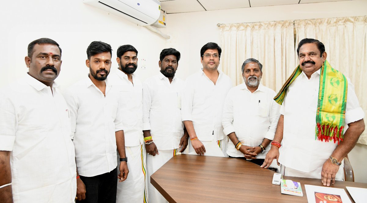 சென்னை பசுமைவழி சாலையில் மாண்புமிகு சட்டமன்ற எதிர்கட்சி தலைவர், NDA கூட்டணியின் தமிழகத் தலைவர்  உயர்திரு <a href="/EPSTamilNadu/">Edappadi K Palaniswami-SayYEStoWomenSafety&AIADMK</a> அவர்களை அவரது இல்லத்தில் சந்தித்து மருதுசேனை தலைவர் அவர்கள் அகமுடையார் சமுதாயத்தின் கோரிக்கைகளை முன்வைத்து NDA கூட்டணிக்கு மருதுசேனையின் முழு ஆதரவை தெரிவித்தார்.