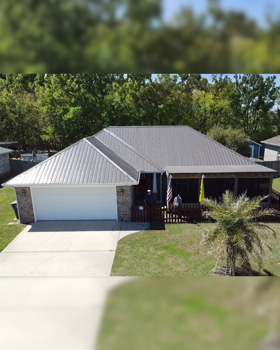 MetalR92309's tweet photo. If you’re in need of a roof replacement, we strongly encourage thinking about a roof that works as hard as it looks. Metal is always a solid choice. 🏠💪

#MetalRoofMobileAL #MetalRoof #Roofing #RoofingContractor #FortifiedRoof https://t.co/q0SgsOEhR2