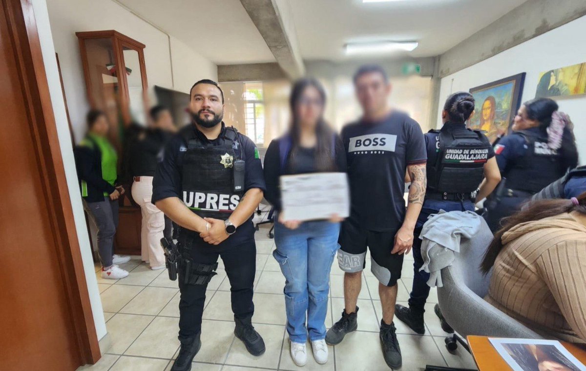 Policías de Guadalajara frustraron un secuestro virtual contra una estudiante de la UdeG, en la Colonia Balcones de Oblatos. 

Los presuntos responsables exigían 300 mil pesos a la madre de la menor.  

Tras el reporte, se activó un operativo y la joven fue localizada.