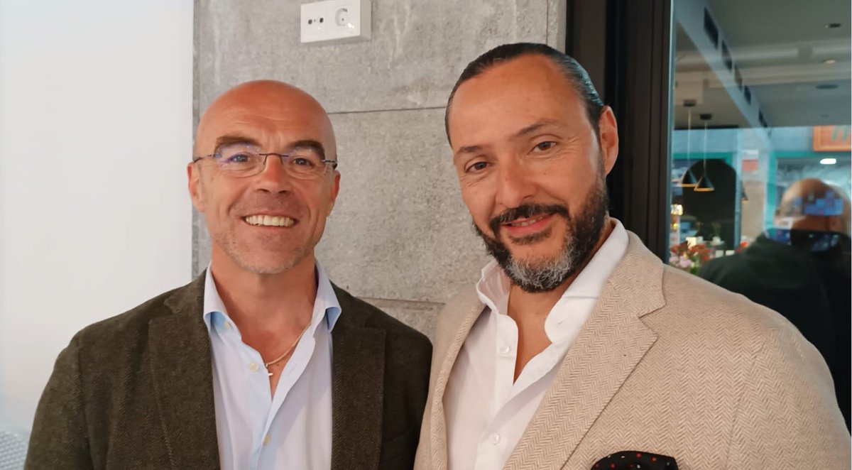 Angel_Molinero's tweet photo. Durante la visita relámpago de Jorge Buxadé a Móstoles hace un par de años. Fue muy grato tener la oportunidad de estrechar su mano, así como conversar unos instantes. @Jorgebuxade https://t.co/VbKukIDiq4