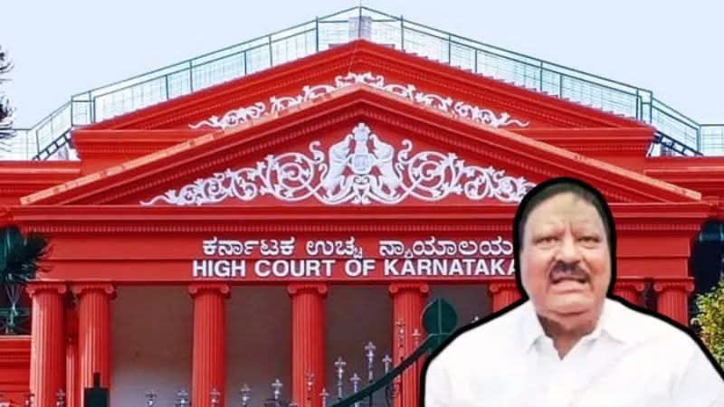 तमाम मेनस्ट्रीम  मीडिया से यह खबर गायब रही कि कर्नाटक का कांग्रेस नेता और राहुल गांधी का करीबी मुकर्रम खान ने कहा हम‘हिंदुओं को टुकड़ों में काट देंगे…’

उसके बयान पर हिंदू संगठनों ने जब प्रदर्शन करना शुरू किया तब कर्नाटक सरकार कार्रवाई पर मजबूर हुई 

फिर कांग्रेस नेता मुकर्रम