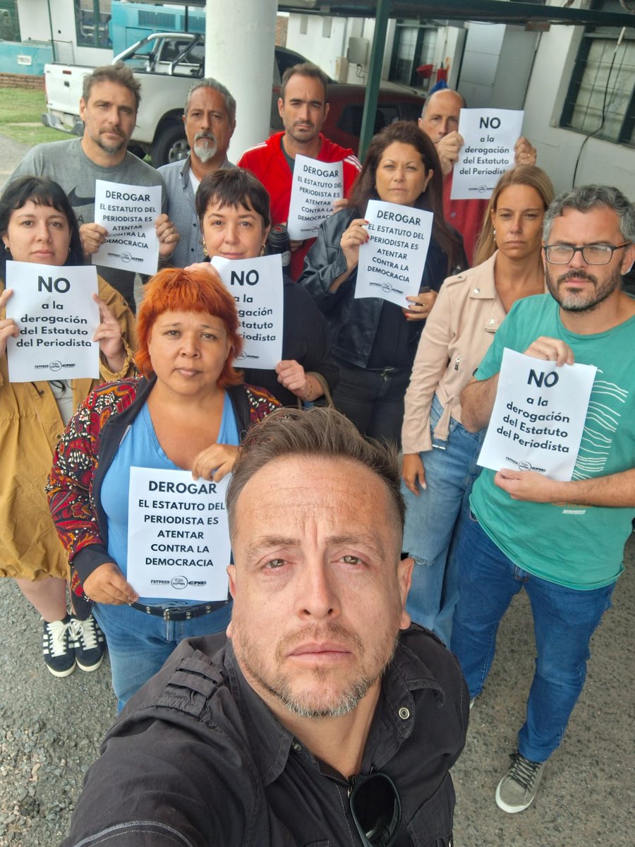 Desde el viernes se abrió nuevamente la paritaria en el Ministerio de Trabajo donde los laburantes de los medios de comunicación de Córdoba estamos pidiendo a nuestros patrones por mejores salarios. Hasta ahora sin respuesta #Asamblea en Radio Mitre ⛔ <a href="/Cispren/">Cispren</a>