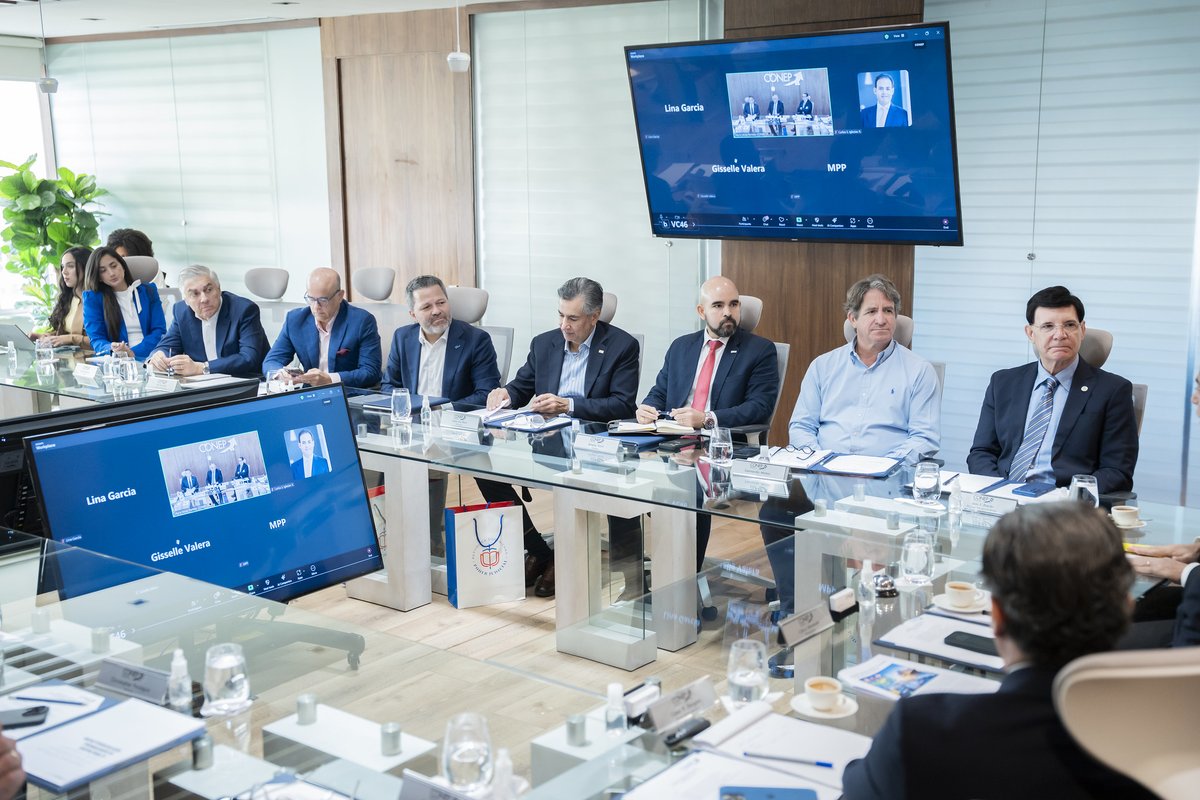 En este encuentro se abordaron temas clave como la modernización, la incorporación de tecnología, la transparencia y el fortalecimiento de la seguridad jurídica, elementos fundamentales para consolidar un clima de inversión competitivo.