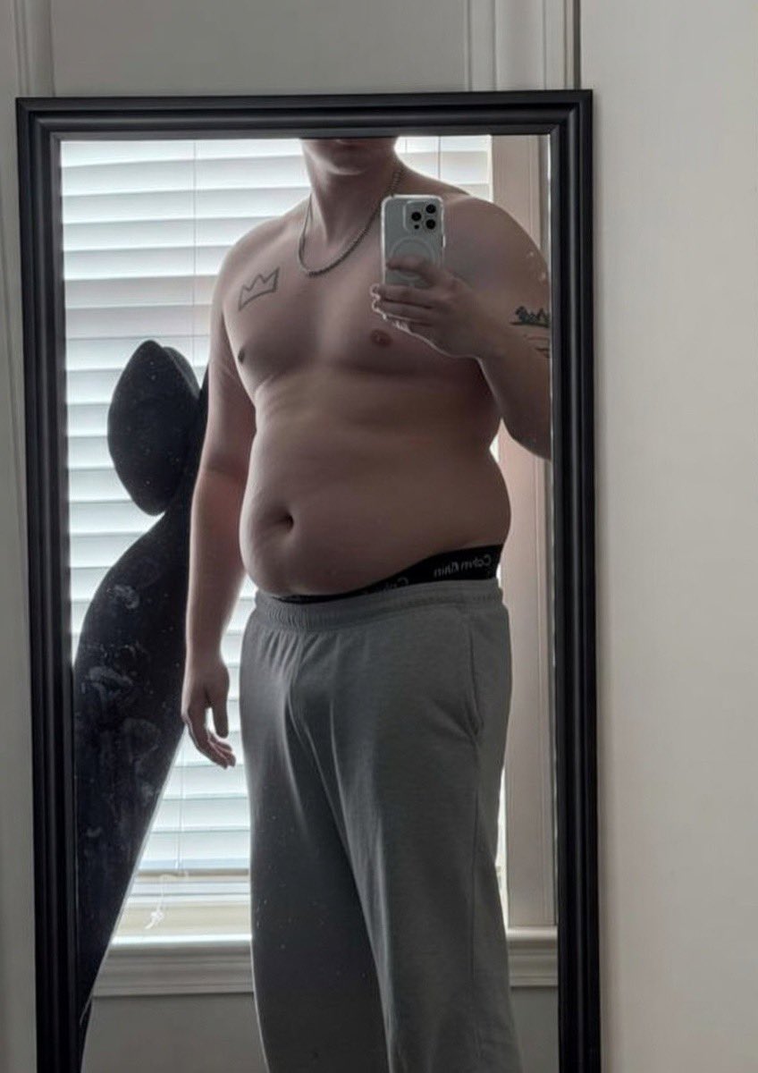 ryangettingfat's tweet image. Holy shit I just caught myself in the mirror and I am WIDE #gainer #rapidwg #feedeebelly