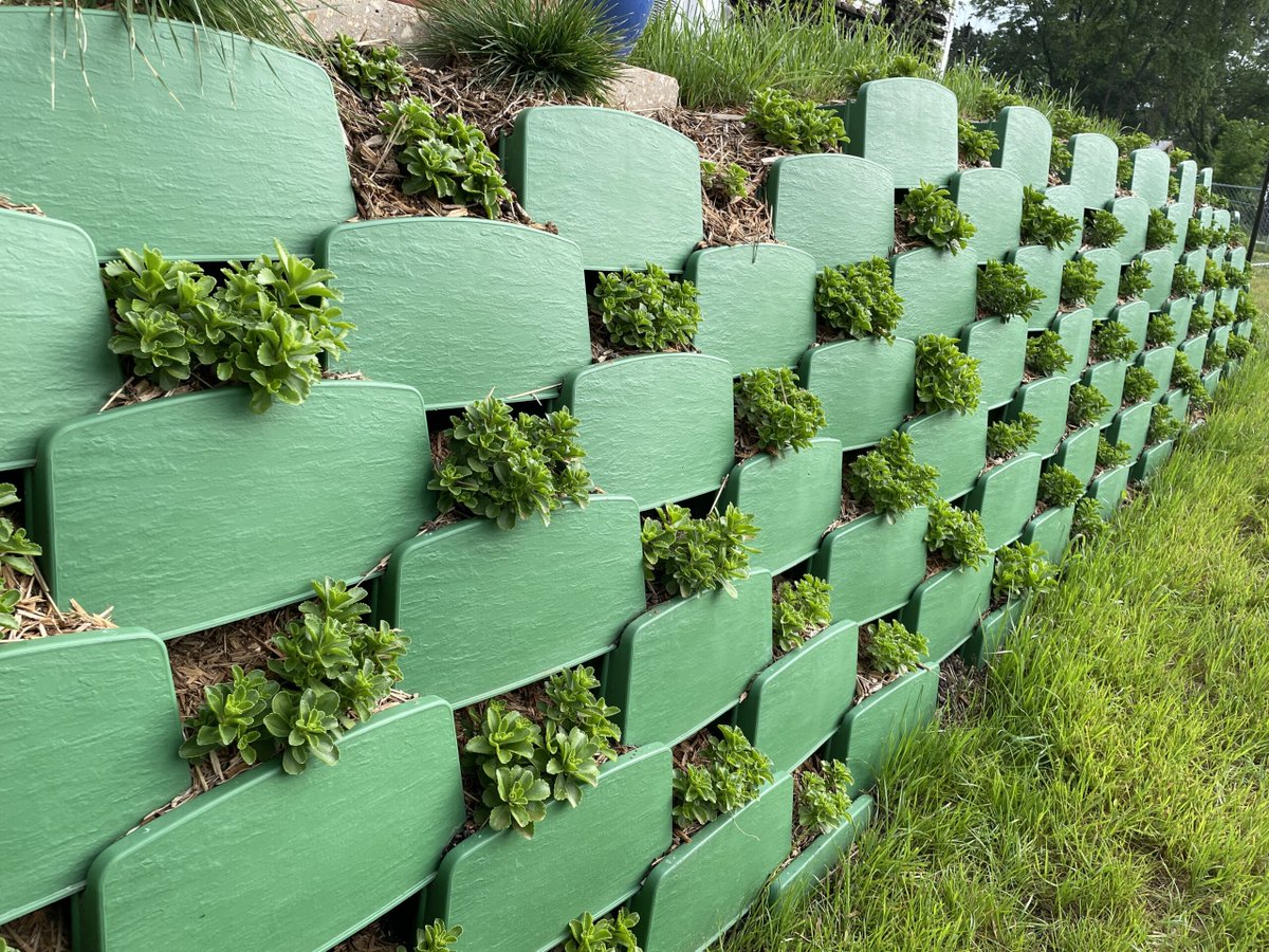🌱We believe the next "BIG thing" in landscape is Plantable Retaining Walls. Ready to add profitable new services to your lineup? We are ready to show you how! 🌻 verdtech.com/retaining-wall… #retainingwalls #livingretainingwalls #concretealternative