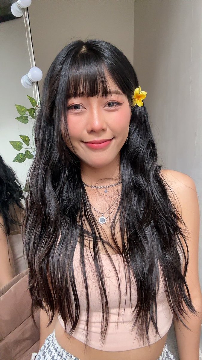 yomlinn's tweet photo. Eonni jinja bacoteu, at leasteu doubleu eyelideu, no no plasticeu surgeryeuuuu🤣 https://t.co/9zhiCqcykK