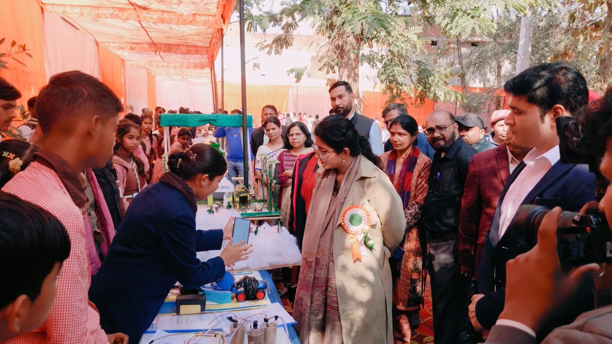 Rashtriya Avishkar Abhiyan District Level Competition held on 10 Feb 2026 at Pratapgarh. Students showcased innovative science models and competed in an exciting quiz. Winners were awarded tablets, science kits, shields and certificates.

#RAA #BasicEducationDepartment