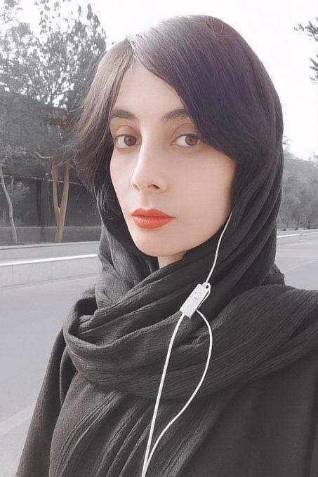 Aryammehr_2's tweet image. اینو برام فرستادن که وایرال کنیم
دختر ایران #میلان_خواجه_ای 
مدتی بود برای دومین بار آزاد شده بود اما چند شب پیش از اطلاعات تهران بهش زنگ زدن و به شدت تهدیدش کردن بهش گفتن ساعت ۹ شب میایم دنبالت
قبلا دو بار بازداشت بوده و مورد آزار و شکنجه قرار گرفته
لطفا صدای میلان باشید
اجازه…