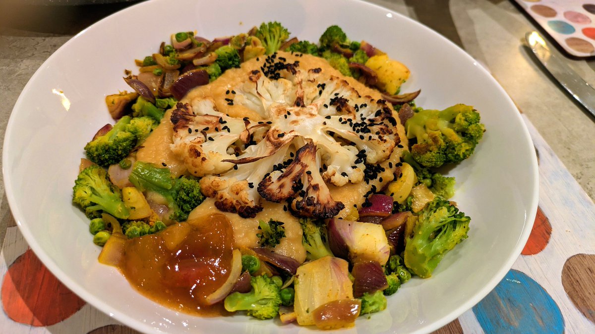 VeganOlive1's tweet image. Cauliflower steak with yellow split pea Dahl, fried veggies with turmeric garlic and ginger, kalonji seeds &amp;amp; mango chutney #Vegan #Crueltyfree #Nutritious 🌱🌻♥️👌