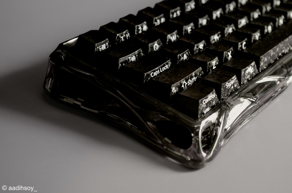 aadihsoy_'s tweet photo. To celebrate the addition of code 'soy' for 5% off on XVX site. XVX & I are giving away a set of Forged Carbon Keycap Set!

To enter:
1) Follow @xvx_keyboard & @aadihsoy_ 
2) Like & Repost
3) Tag 2 friends
4) Comment on keycap designs you would like to see

Open Worldwide 🌎
Winner will be announced after Chinese New Year!