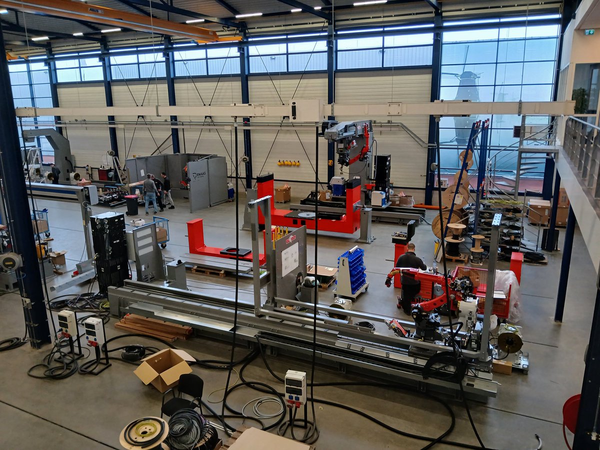 Techniekroute <a href="/GemAlblasserdam/">Gemeente Alblasserdam</a> Leerlingen groep 8 van Kindcentrum De Twijn bij <a href="/ValkWelding/">Valk Welding</a> , bouwer van las-robots voor de hele wereld. Zelf robot-armen besturen en een kijkje nemen in imposante hallen! Valk Welding, The strong connection.