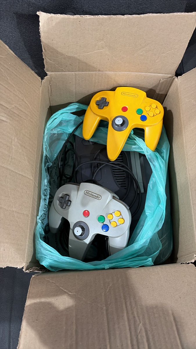 WarpZoneMe's tweet photo. Chegando um lotezinho na Mundo WarpZone. Vamos separar, testar, limpar, arrumar o que for preciso e então vai pra venda. Chama no Whats: 11 97390-7748
Mundo WarpZone
Rua Olga Abujamra, 106
Vila Mariana
São Paulo - SP
CEP 04009-020
#Retro #Retrogame #Arcade #Fliperama #Locadora https://t.co/wL6NpkZiLY