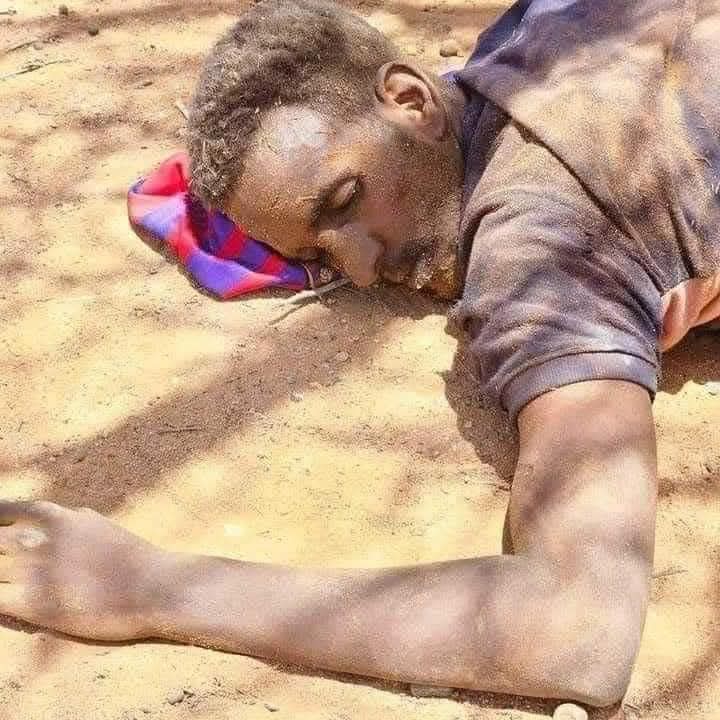 مخالف سعادتك 
ملازم مكانك 
عيونك قيادتك 
وتفضل مفضل 
لانك سعادتك ❤️❤️