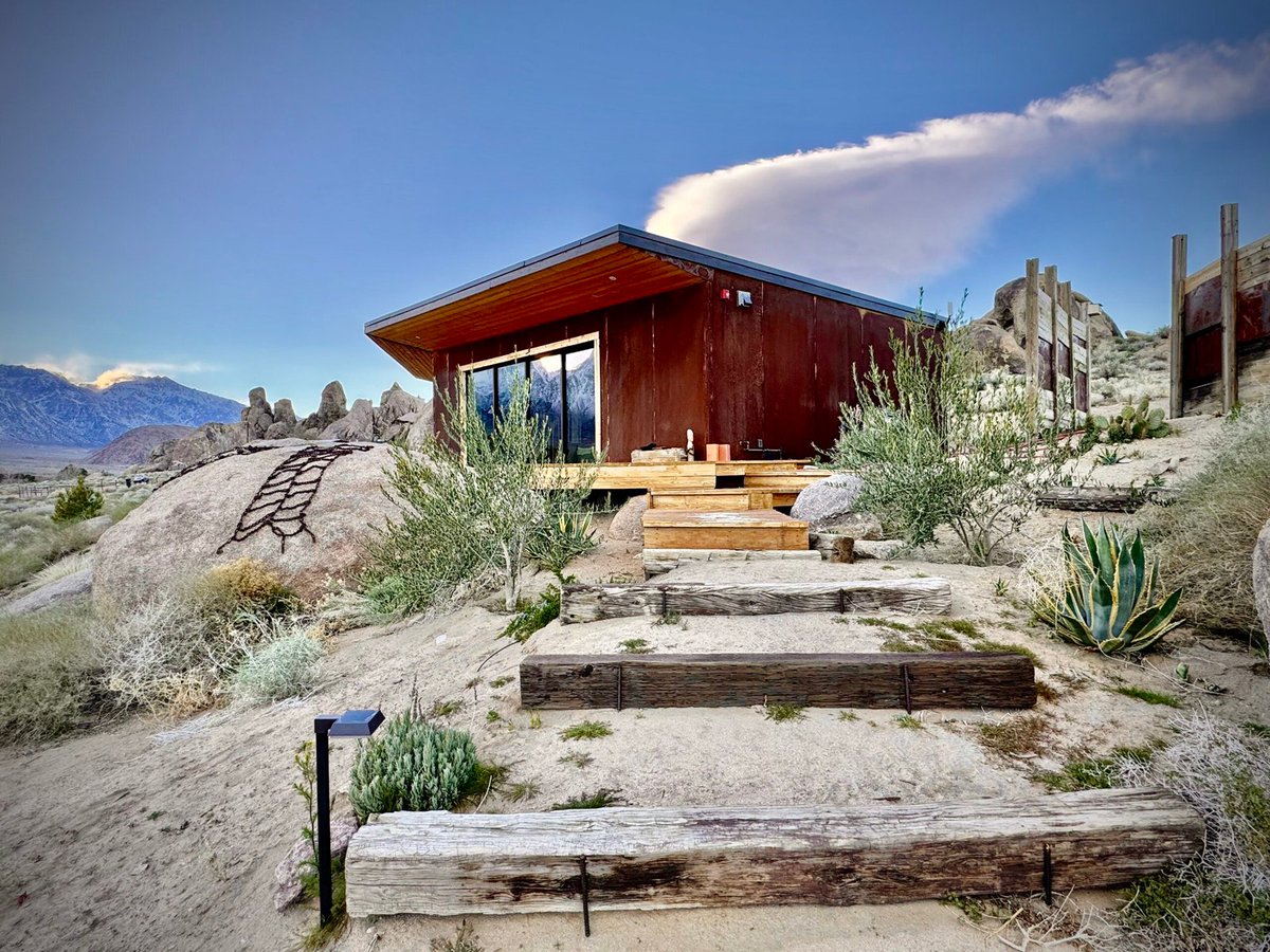 lonesierraviews's tweet photo. 🌄✨ West-Wind-On-Lone-Starr Vacation ✨🌄

Book now 👉 https://t.co/PqIRY0nqLZ

#Staycation #DesertRetreat #NatureLovers #RomanticGetaway #EscapeTheOrdinary #AlabamaHills #hikingadventures #ExploreCalifornia #Wanderlust #CaliforniaVacation #MountainGetaway #AdventureAwaits https://t.co/tJEe2S7OaM