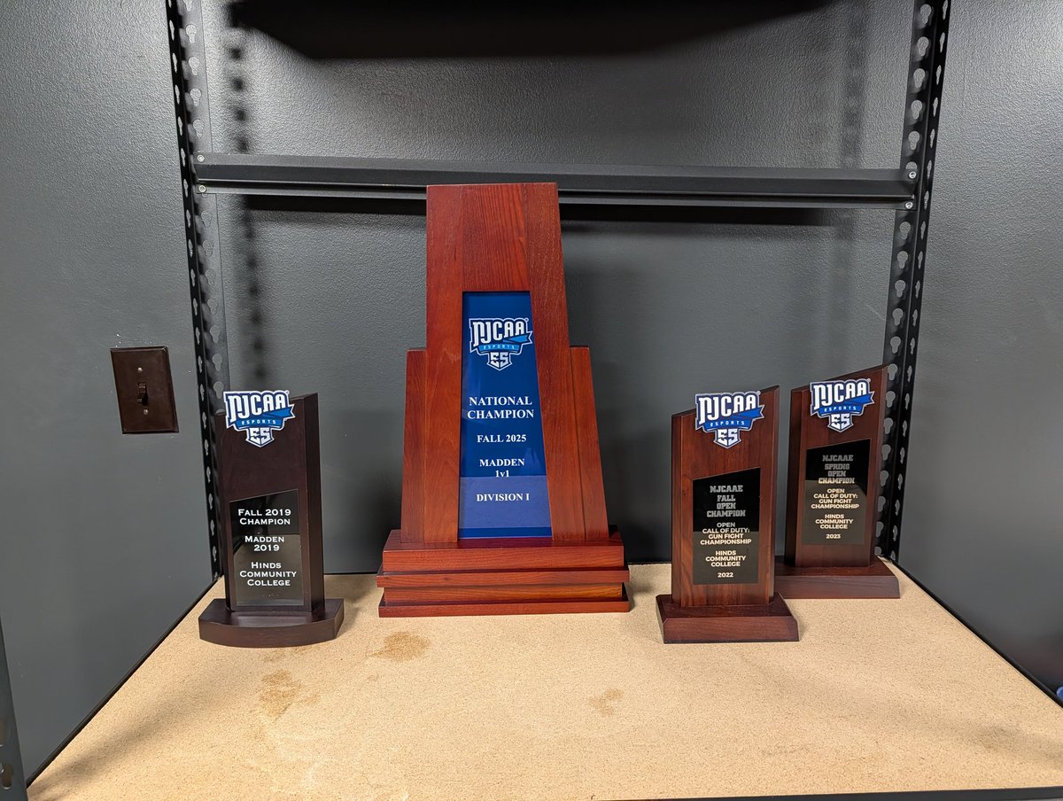 HindsCC_Esports's tweet photo. New hardware for the trophy case πͺ
Were excited to get back into @NJCAAe
action next week!
#Back2Zero | #NJCAAeMediaWeek https://t.co/rBJr6jl8vu