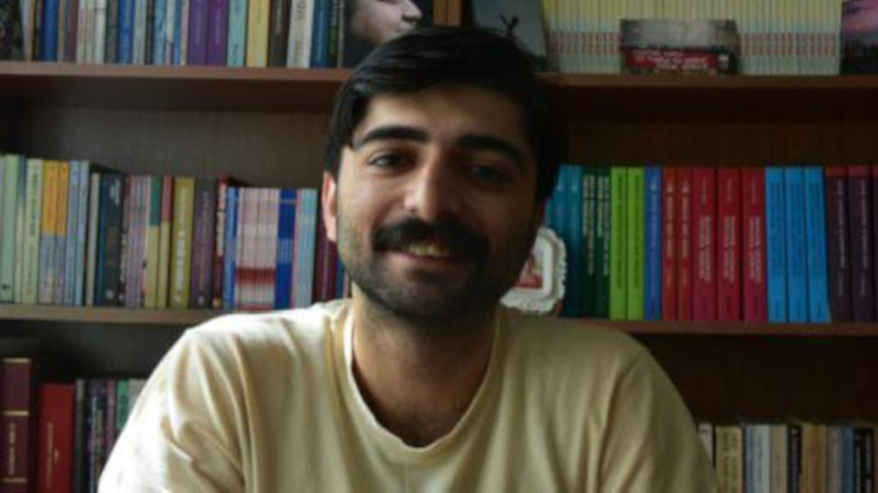 İstanbul Üniversitesinden sıra arkadaşımız Yoldaş, asılsız iddianamelerle tutuklanarak kuyu tipi cezaevine gönderildi.

Kuyu tipleriyle mücadeleye olan bağımızı kıramazsınız! Gözaltılar, tutuklamalar, baskılar bizi yıldıramaz!