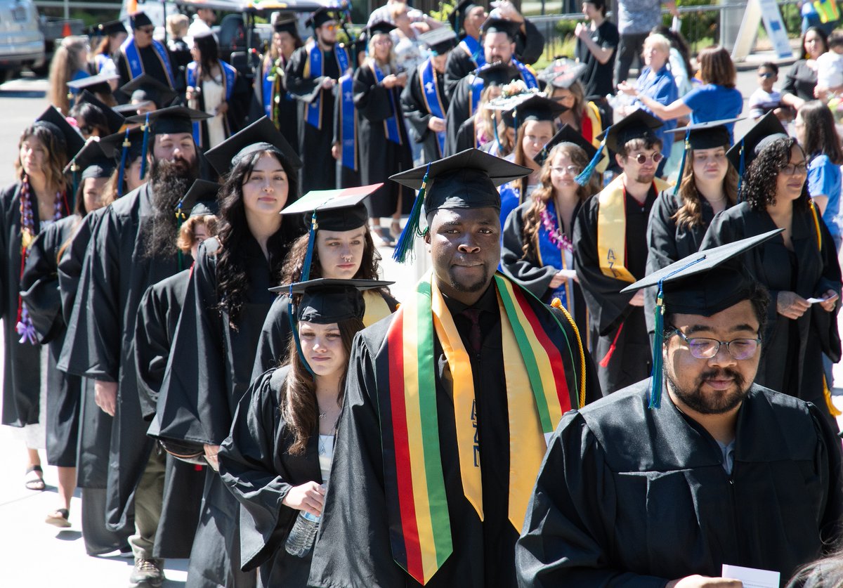 Rogue Community College tweet media