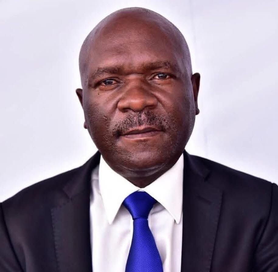 _Kamor's tweet image. This man brought electricity to his town and pays the scholarship for 60 students from his own pocket. He contested an election and lost. Apparently, they voted against him cause he is rich enough. So he took everything including the electricity and asked them to meet their…