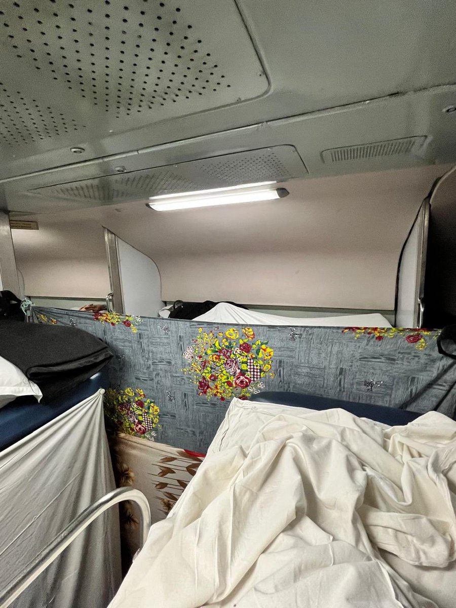 VatsVisuals's tweet photo. @rpfnr_  @RPF_INDIA @RailMinIndia Hello sir/maam, my friend with PNR 

2149782846 is travelling to Jammu from. The passengers on nearby seats have covered the entire side with sheets and curtains, she is feeling unsafe and unable to call RPF as network is not stable in the train. https://t.co/OVGdqEqQWR