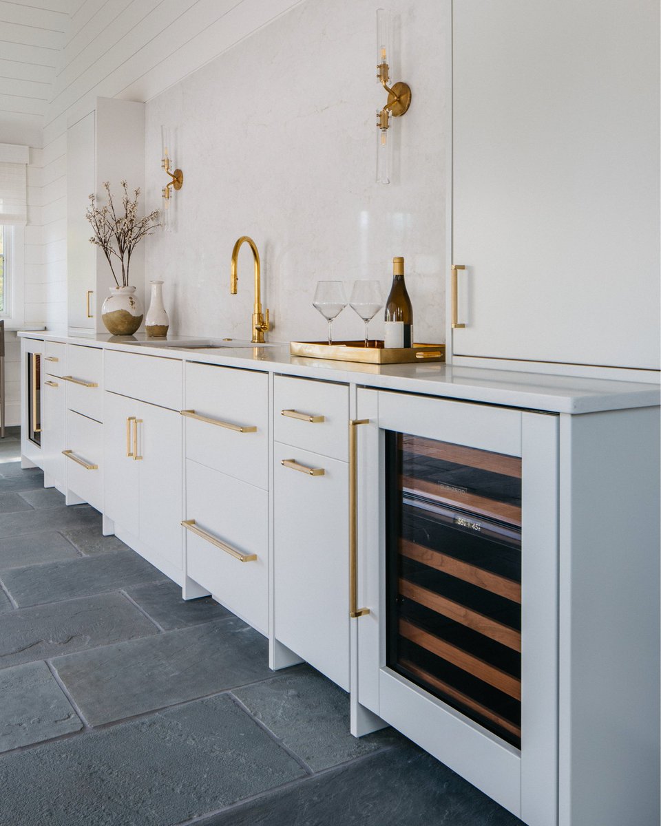 jmichael_studio's tweet photo. A powerful collab where bold design meets timeless elegance. John Michael Studio and Drury Design transform this striking residential home blending our signature world class steel with warm maple and polished brass accents that span across the entire home. Details that elevate. https://t.co/Qk5LPe9T2e