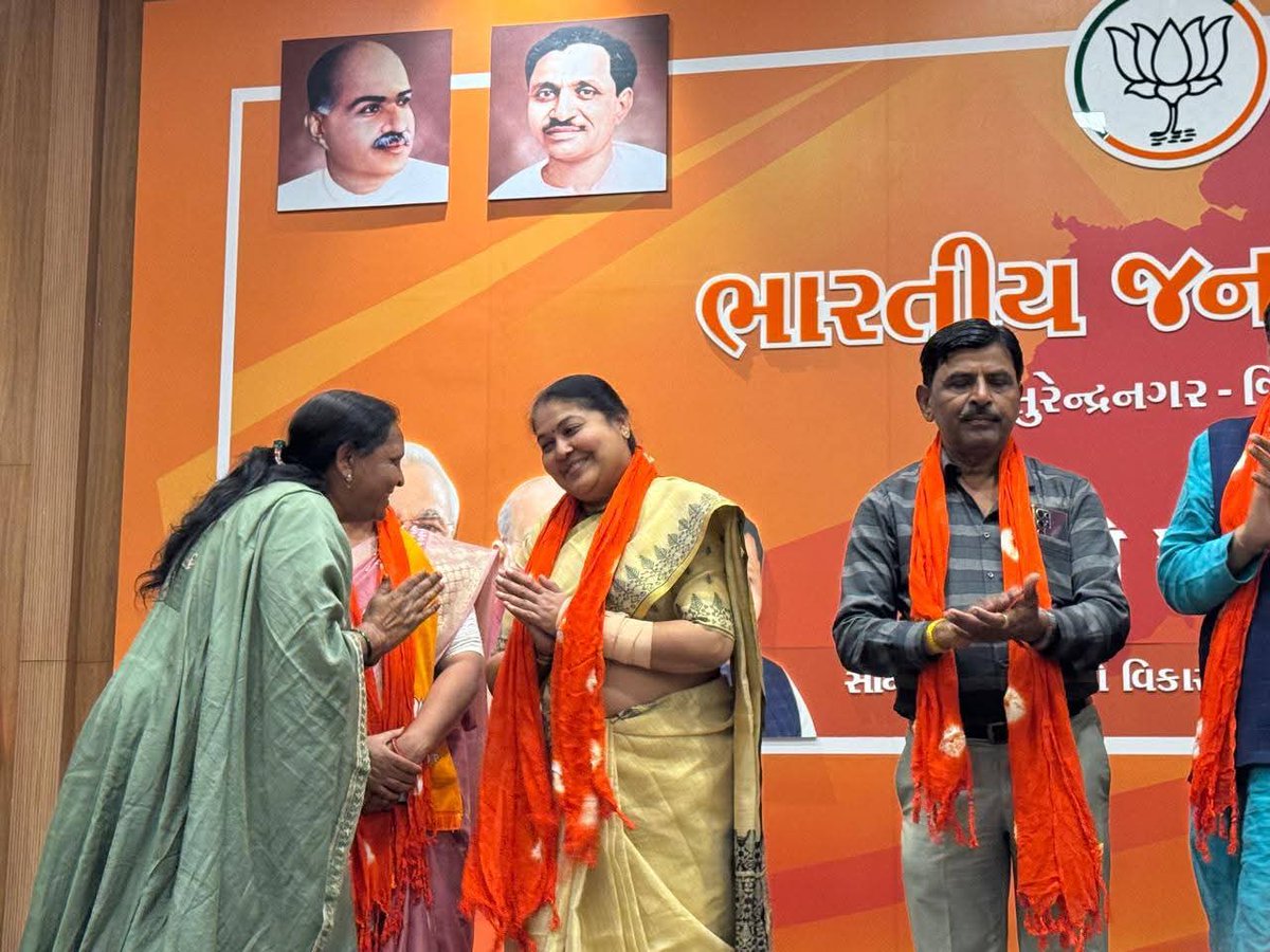 gujmahilamorcha's tweet photo. #સુરેન્દ્રનગર જિલ્લામાં
આ. @narendramodi  જીના માર્ગદર્શન હેઠળ તથા કેન્દ્રીય નાણાં પ્રધાન @nsitharaman દ્વારા સતત નવમી વાર પ્રસ્તુત કરાયેલા કેન્દ્રીય બજેટ–૨૦૨૬ના અનુસંધાને સુરેન્દ્રનગર જિલ્લા મહિલા મોરચા દ્વારા “બજેટ મહિલા સંવાદ” કાર્યક્રમ યોજાયો #vikasitbharatbudget #NariShakt https://t.co/WjXT4Q4tZR