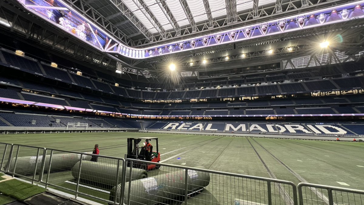 11 Feb. VUELVEN A CAMBIAR LA LOSA PARA EL PARTIDO DEL SÁBADO. EL BERNABÉU A PLENO RENDIMIENTO 
🎬Video completo:
youtu.be/xSIjv2eg5T4