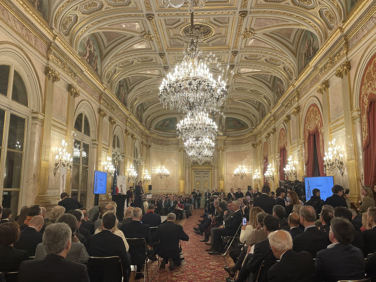 EN DIRECT - Suivez ce mercredi soir la 34e cérémonie des Prix du Trombinoscope à Paris. 

Présenté comme un «baromètre annuel du pouvoir politique français», le Trombinoscope distingue les responsables publics qui ont marqué l’année.