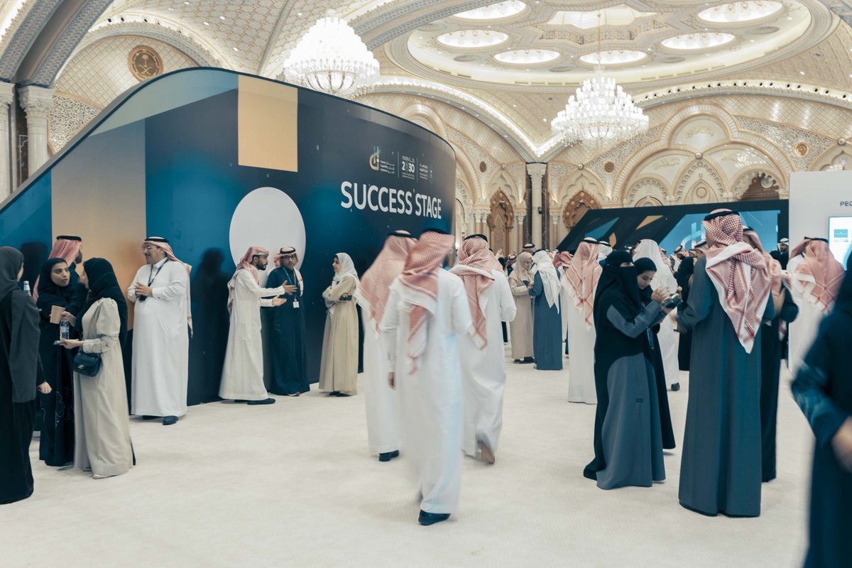 SaudiProject's tweet image. تحت رعاية سمو ولي العهد، تُقام النسخة الثالثة من مؤتمر مبادرة القدرات البشرية #HCI بعنوان The Human Code خلال الفترة من 3 إلى 4 مايو المقبل، في الرياض، مستعرضًا محاور التواصل والتفكّر والابتكار لتعزيز جاهزية الإنسان للمستقبل، بمشاركة أكثر من 250 متحدثًا عالميًا