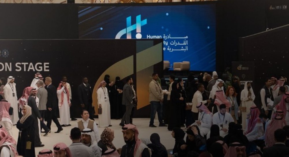 SaudiProject's tweet image. تحت رعاية سمو ولي العهد، تُقام النسخة الثالثة من مؤتمر مبادرة القدرات البشرية #HCI بعنوان The Human Code خلال الفترة من 3 إلى 4 مايو المقبل، في الرياض، مستعرضًا محاور التواصل والتفكّر والابتكار لتعزيز جاهزية الإنسان للمستقبل، بمشاركة أكثر من 250 متحدثًا عالميًا