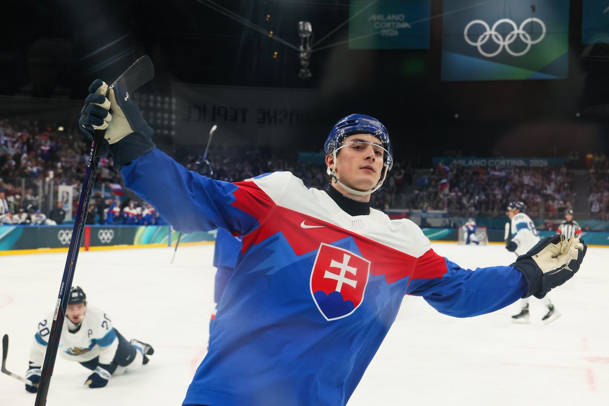 Incredible photo following Dalibor Dvorský's go-ahead goal. 🇸🇰 #MilanoCortina2026