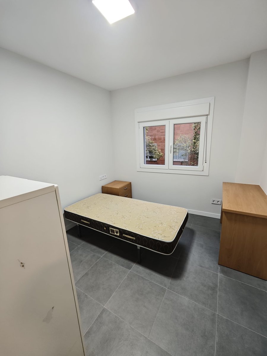 Tengo una casita en venta recién reformada en el corazón de Igualada a 35min de Barcelona bien ubicada ideal para alquiler por habitaciones (7).

Sale una rentabilidad superior al 10% bruto.

Si a alguien le interesa que me mande DM.