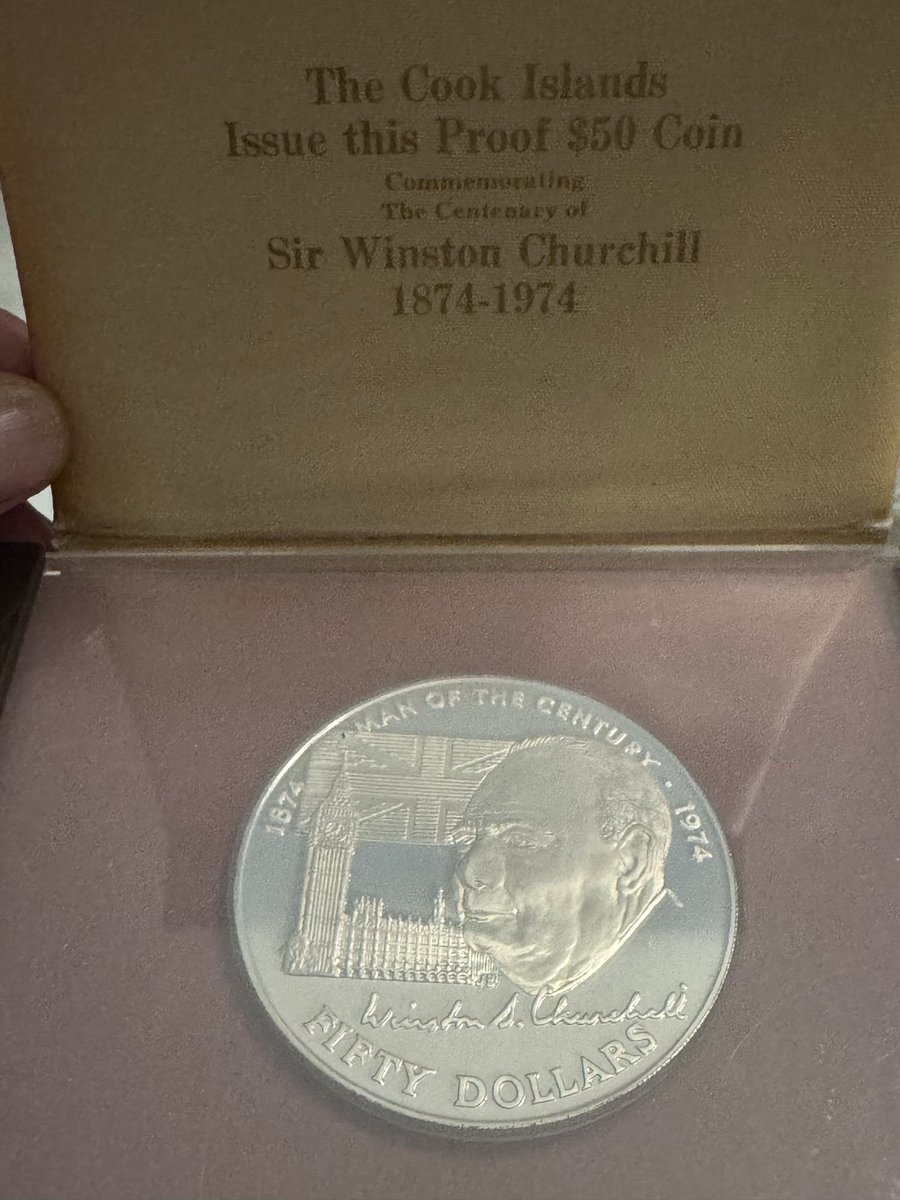 hopeangold's tweet photo. Today this coin arrived in my package. Seeing it wanted me to come back and post about it!! 
What a beautiful piece commemorating Man of the Century. Mr Winston Churchill. Proof coin from 1974 featuring young Queen Elizabeth. 
#coincollecting #silverstacking #hopea #silber https://t.co/a7q6wUh5ry