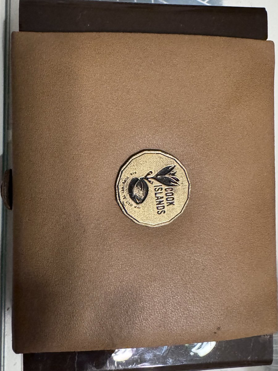 hopeangold's tweet photo. Today this coin arrived in my package. Seeing it wanted me to come back and post about it!! 
What a beautiful piece commemorating Man of the Century. Mr Winston Churchill. Proof coin from 1974 featuring young Queen Elizabeth. 
#coincollecting #silverstacking #hopea #silber https://t.co/a7q6wUh5ry