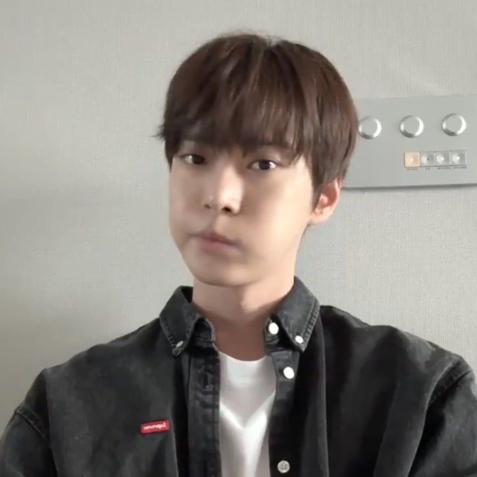 urmyspacee's tweet image. -3-