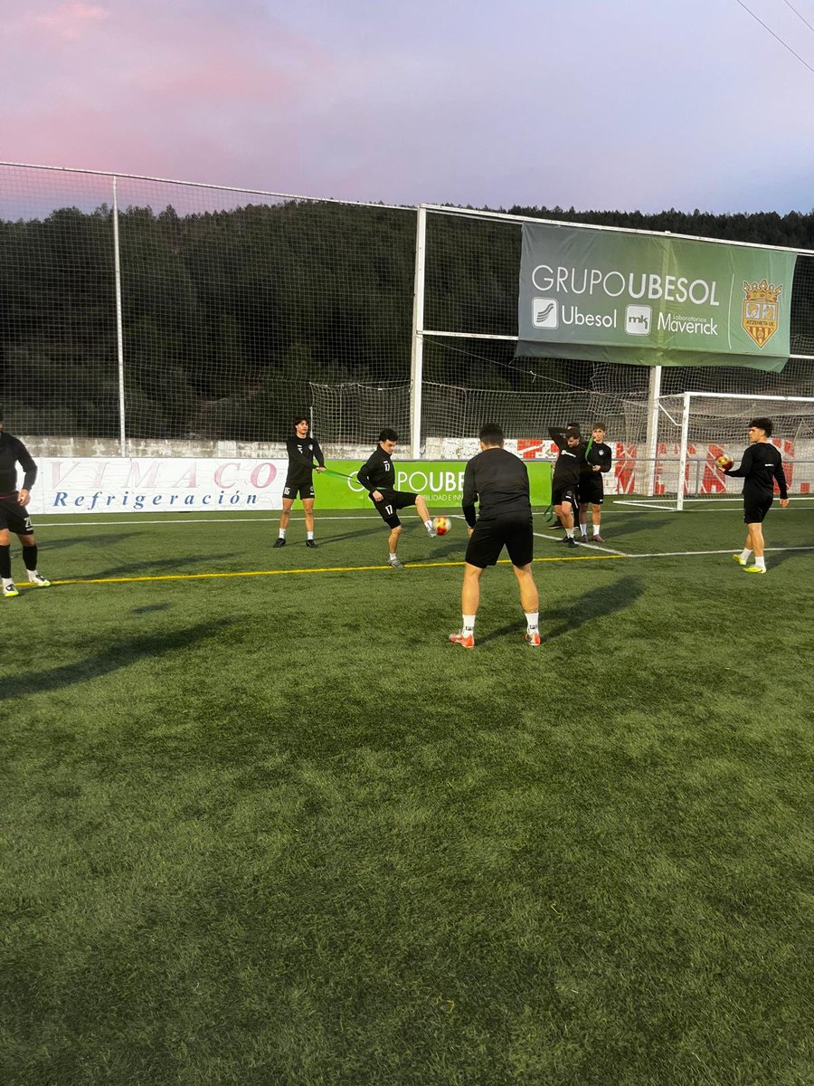 ⚽ Hui, l'Ontinyent 1931 ha fet la sessió d'enfrenament en El Regit, ja que les instal•lacions esportives han estat tancades pel vent a Ontinyent durant el dia de hui

🫂 L'Ontinyent 1931 està molt agraït a l'<a href="/Atzeneta_UE/">Atzeneta UE</a> per la cessió de les instal•lacions