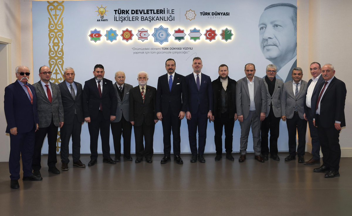 zorlu77's tweet photo. Genel Merkezimizde iki hemşehri kuruluşunu ağırladık. Ankara’da yaşayan hemşehrilerimizin görüş ve değerlendirmeleri çalışmalarımızda bizlere her zaman yol gösterici oluyor. 

Nazik ziyaretlerinden dolayı Yozgatlılar Birlik ve Dayanışma Vakfı Başkanı Durak Turan Düz ile Başkentteki Yerköylüler Derneği Başkanı İsa Kaya’ya teşekkür ediyorum.