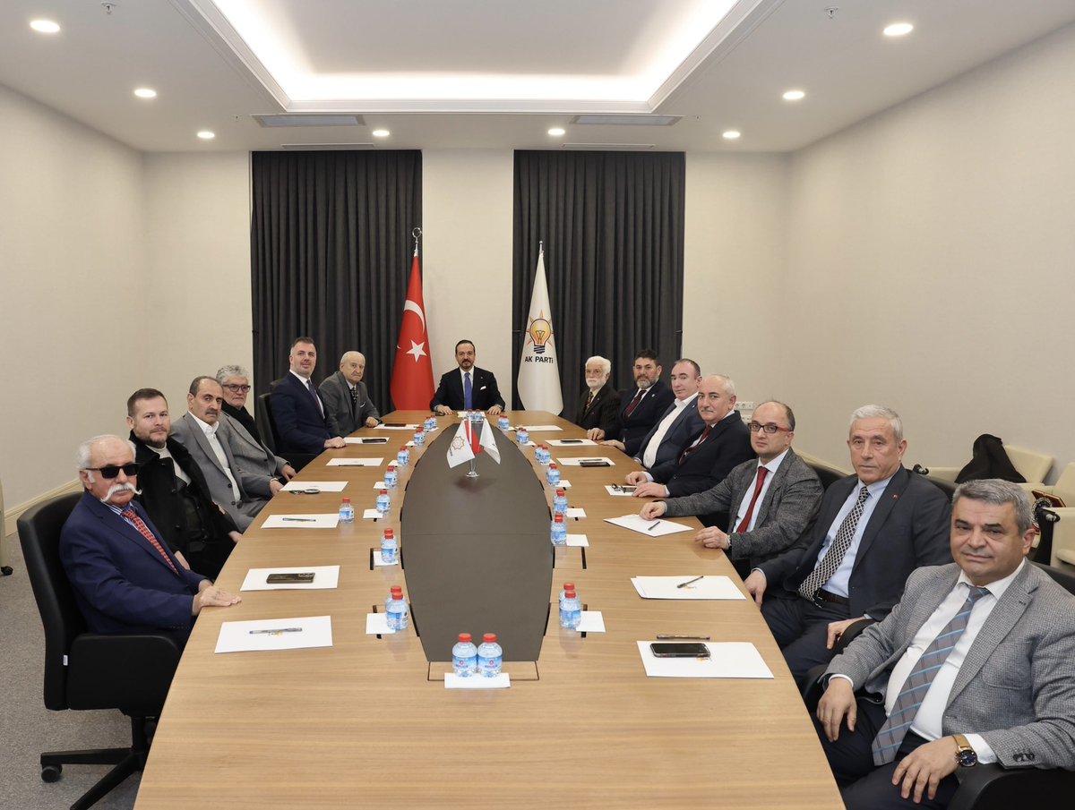 zorlu77's tweet photo. Genel Merkezimizde iki hemşehri kuruluşunu ağırladık. Ankara’da yaşayan hemşehrilerimizin görüş ve değerlendirmeleri çalışmalarımızda bizlere her zaman yol gösterici oluyor. 

Nazik ziyaretlerinden dolayı Yozgatlılar Birlik ve Dayanışma Vakfı Başkanı Durak Turan Düz ile Başkentteki Yerköylüler Derneği Başkanı İsa Kaya’ya teşekkür ediyorum.