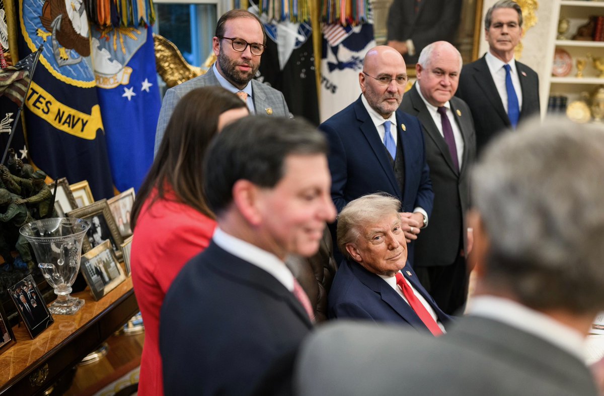 RepClayHiggins's tweet photo. Bill signing for S. 269/H.R. 2716 in the Oval Office. Our bill further eliminates fraud, abuse, and theft from the Social Security system. Protecting our elders, and forcing criminal operators out of business and into prosecution. https://t.co/sg1ylQINnb