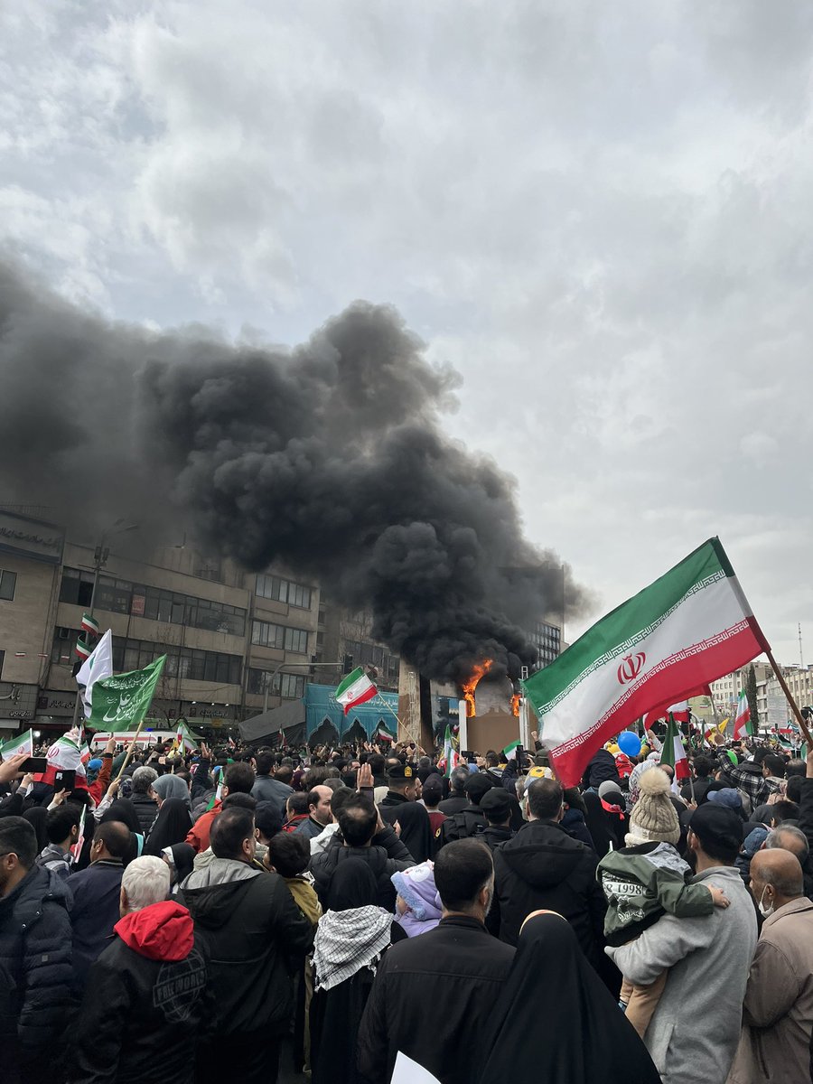 اصل مطلب همینه ما ایرانی‌ها امروز نماد هرچی پلیدیه تا ما تحت سوزوندیم 
صدای عو عو شون پیچیده همه جا
#راهپیمایی_۲۲_بهمن
