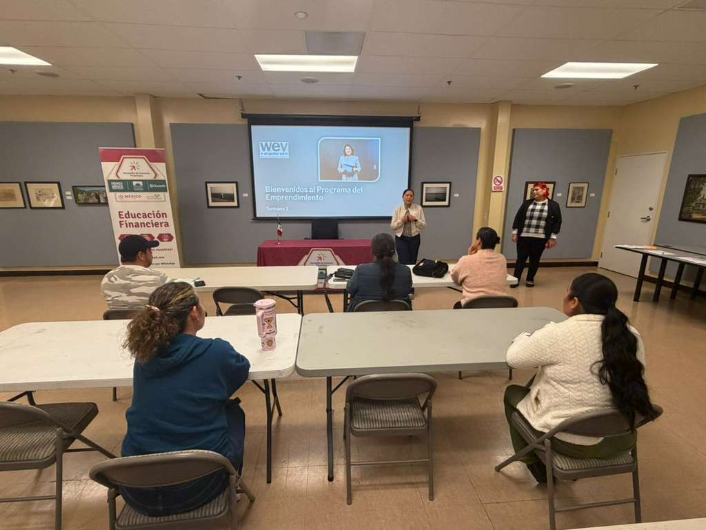 ConsulMexOxn's tweet photo. 📌Ayer en @ConsulMexOxn dio inicio el Curso de Emprendimiento de Women's Economic Ventures #WEV, dedicado a mujeres de nuestra comunidad 🇲🇽👩‍💼.

Durará 2 semanas impulsando ideas, liderazgo y crecimiento. ¡Seguimos apoyando el talento femenino! 💪📈

@r_velascoa @Santavelri https://t.co/yYS7YRFNlu