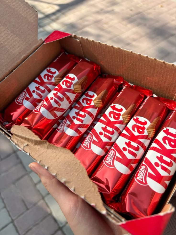 Aakashi_123's tweet image. Chocolate with zero haters