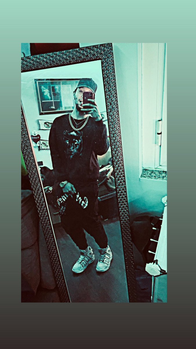 Rxmbiito's tweet photo. Black🥷🖤 https://t.co/1iuVL3U14q