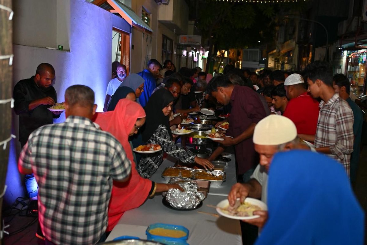 ކޮފީ ސްޓޭޓް އަދި ސިޓީ ކަންމަތި ގުޅިގެން ބޭއްވި މާހެފުމަށް ދައުވަތު ދެއްވި ކަމަށްޓަކަައި
މާހެފުން އިންތިޒާމްކުރި ފަރާތްތަކަށް ޝުކުރު ދަންނަވަން، މާލެ ސިޓީގެ އިޖްތިމާއީ ދޭދޭ ގުޅުން ބަދަހި ކުރުމަށް ބާއްވާ މިކަހަލަ   ކަންތަައްތަކަށް އަޅުގަނޑުގެ ފުރިހަމަ އެއްބާރުލުން ލިބޭނެ 
މާލެ