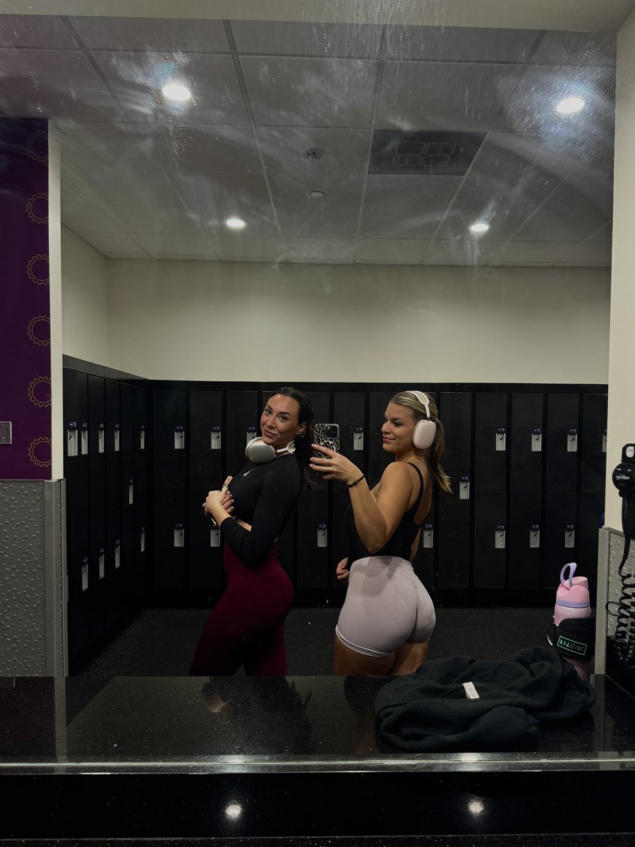 AveryLeigh tweet media