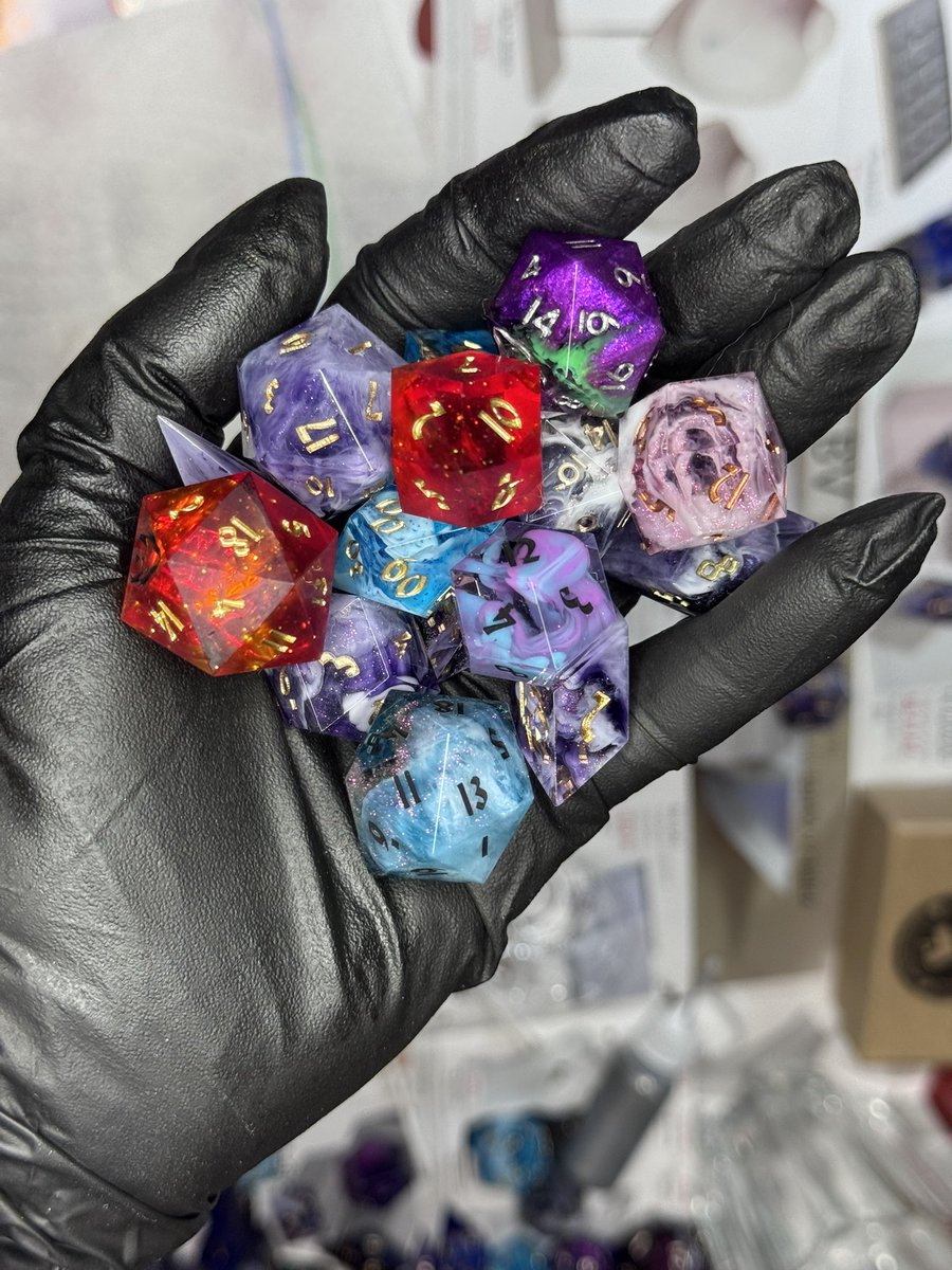 I’m honestly so nervous to be back after 6 months..

Love my dice? I have a quick favor: ♥️ or just leave a ✨ in the comments. It tells X that I’m still here. Thank you all🫶

Sunday @ 3 PM CT: for 1 hour EARLY ACCESS sign up to my newsletter at bit.ly/dracosolis 🔥