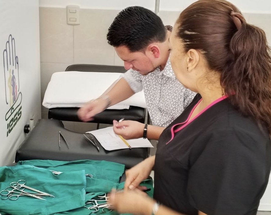 IESS_Loja's tweet photo. #IESSresuelve | 🌱 La Coordinación Zona 7 del @IESS_SSC constata activos fijos, en los 🏥 dispensarios Piuntza, Chimbutza y Pachicutza, en Zamora Chinchipe .

 ✅ Verifica el estado y la calidad de implementos para la población afiliada 💚 https://t.co/UBHl1kBOHv