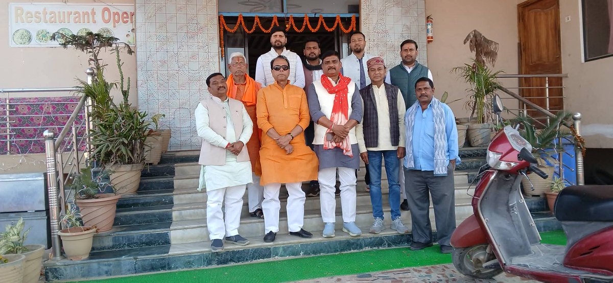 ChandanBjym51's tweet photo. आज कैमूर भाजपा जिला कार्यालय भभुआ में जनसंघ के संस्थापक श्रद्धेय पंडित दीनदयाल उपाध्याय जी की पुण्यतिथि पर श्रद्धा सुमन अर्पित कर समर्पण दिवस के रूप में मनाया गया!
जिसमें मुख्य अतिथि के रूप में भोजपुर जिला प्रभारी बड़े भाई राजेश सिन्हा जी उपस्थित रहे....
शत् शत् नमन 🙏💐💐 https://t.co/Ji25vp4EED