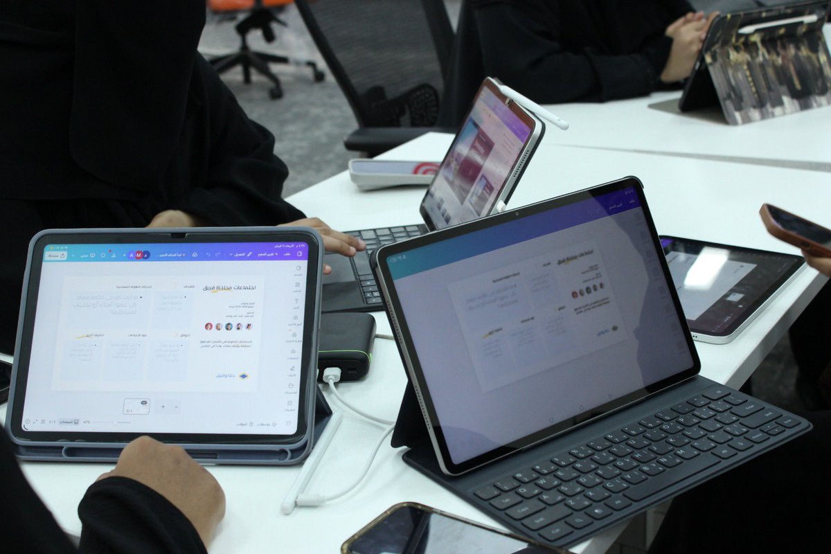 dsa_ut's tweet photo. افتتح نادي GameLoop بالشراكة مع نادي التصاميم والفنون أول أيام معسكر التصميم باستخدام Canva 🎨✨
انطلاقة مليئة بالحماس، أفكار تُولد، وتصاميم تُبنى من الصفر، وتجلّت لمسات إبداعية واعدة من اليوم الأول 🤩🌟
تصوير: رنيم باحسن
#GameLoopClub
#نادي_التصاميم_والفنون https://t.co/1TghNdic2C